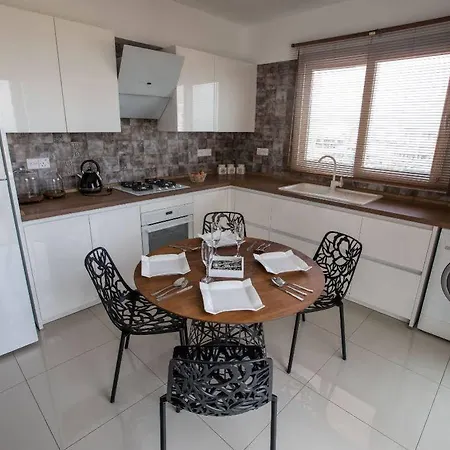 Noyanlar Homes מלון Trikomo